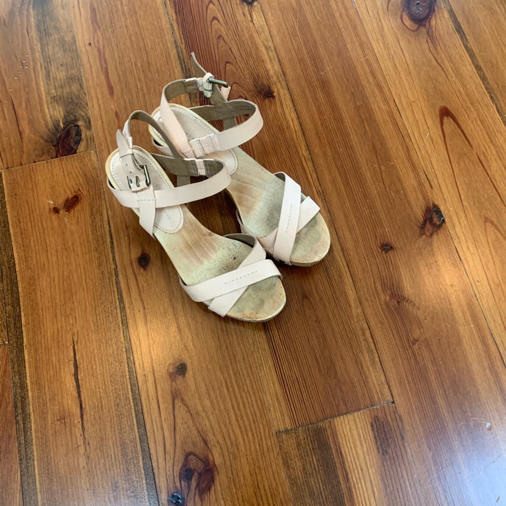 Strappy neutral clog sandals 8 1/2